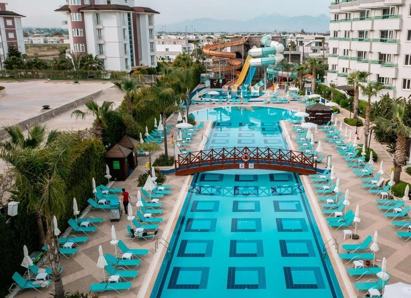 هتل ویندهام گاردن لارا (Wyndham Garden LARA)