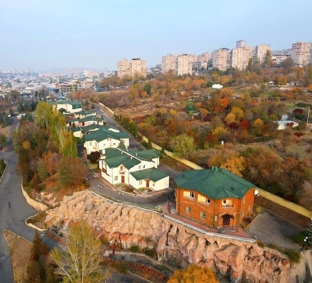 هتل ارمنیا ویلج پارک ایروان (Armenian Village Park Hotel)
